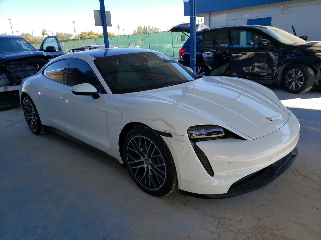 2021 PORSCHE Taycan
