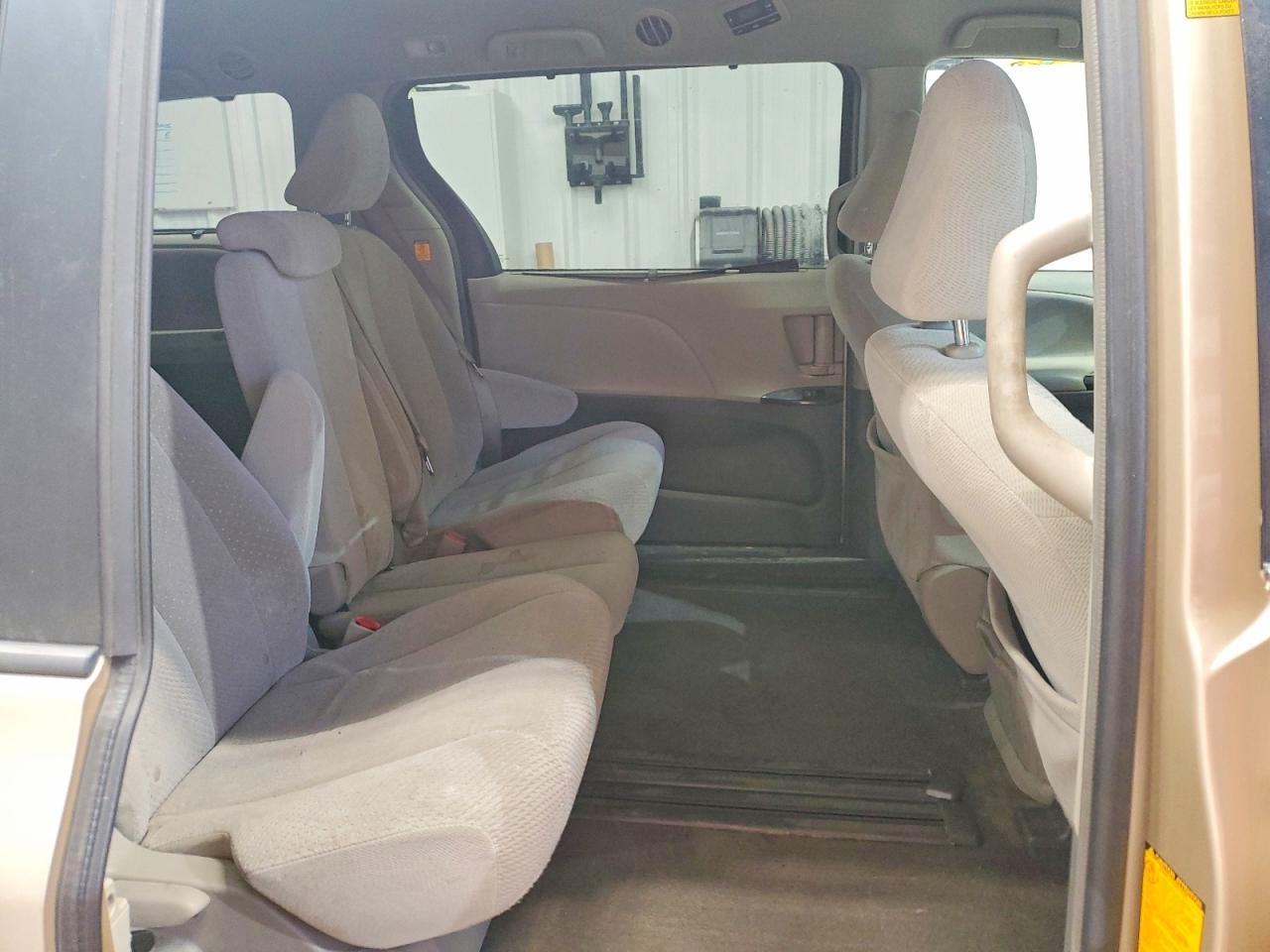 2013 TOYOTA SIENNA