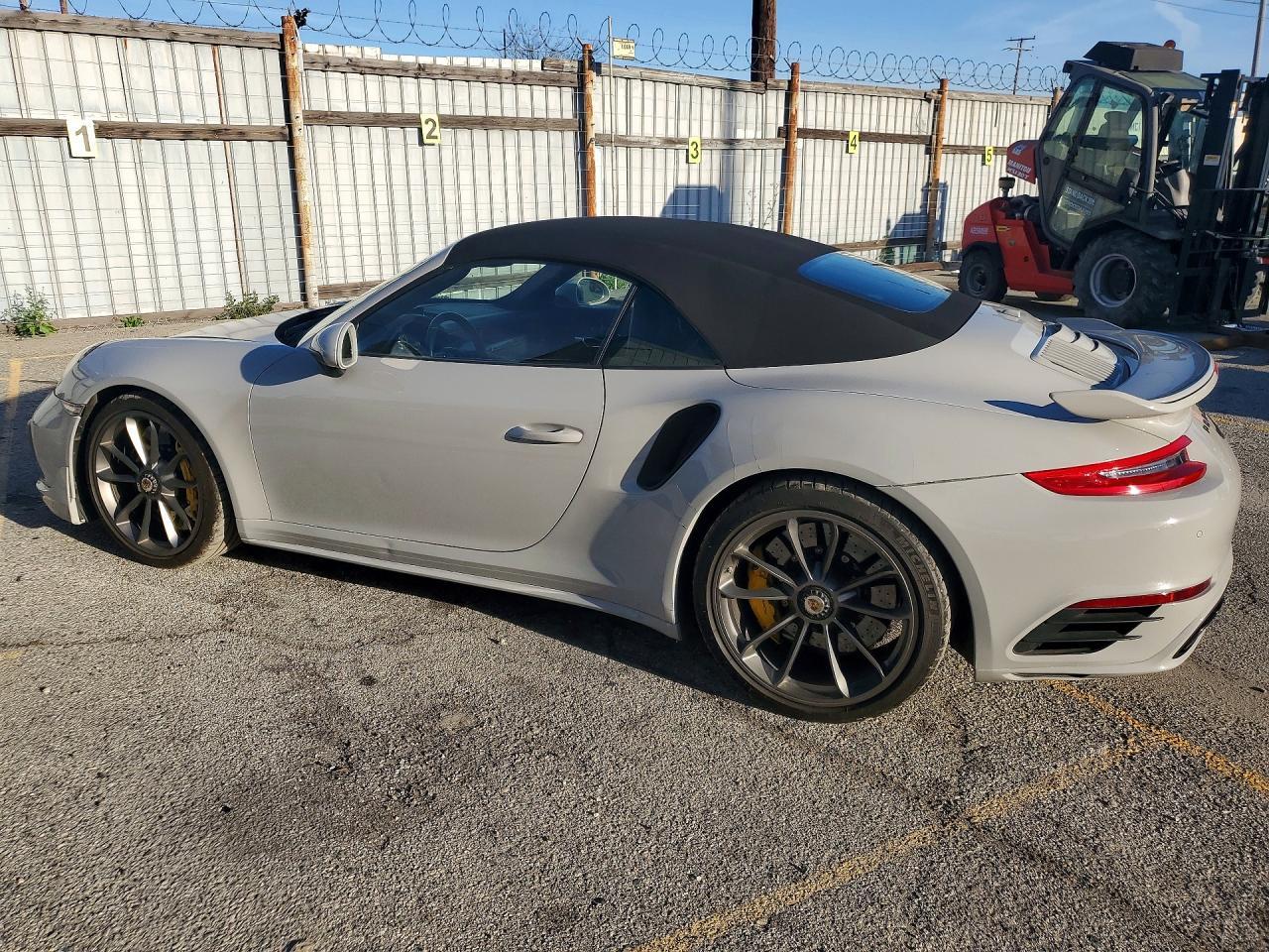 2018 PORSCHE 911