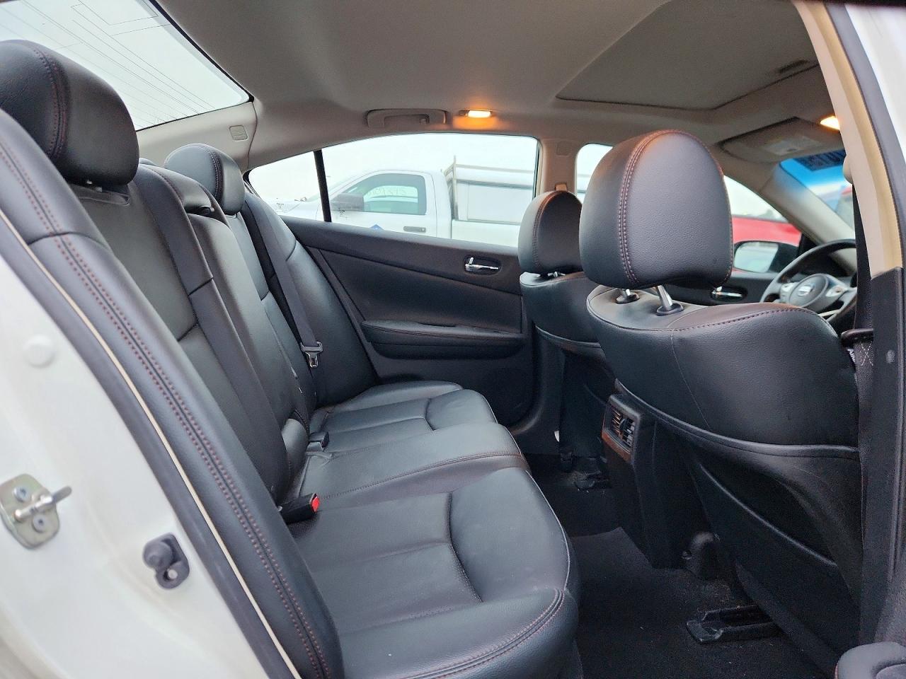 2014 NISSAN Maxima