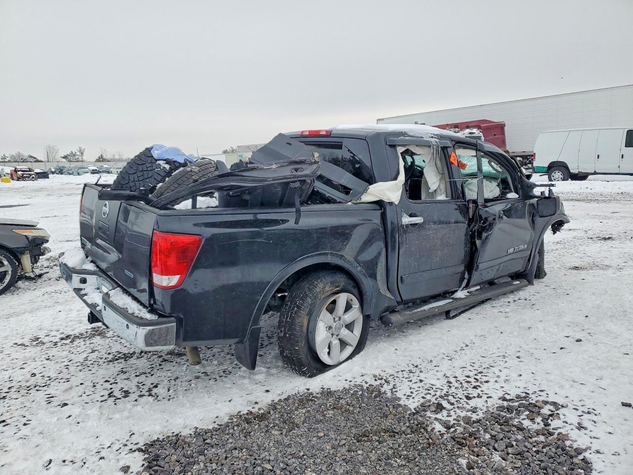 2011 NISSAN Titan