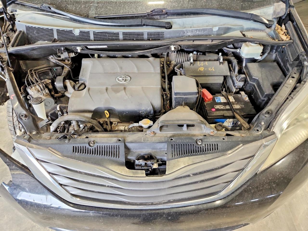 2014 TOYOTA SIENNA