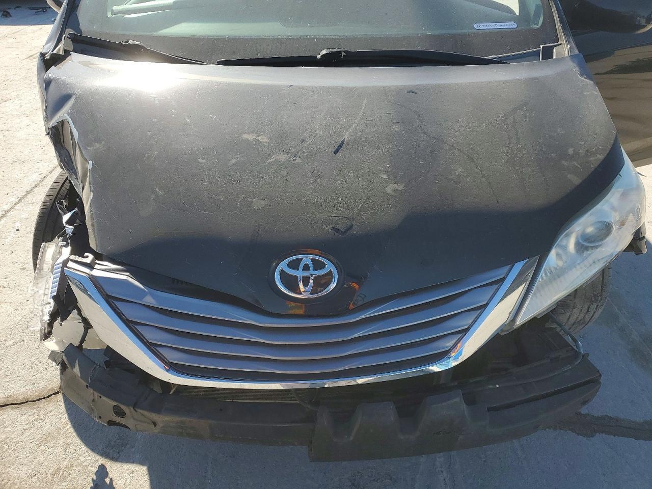 2015 TOYOTA SIENNA