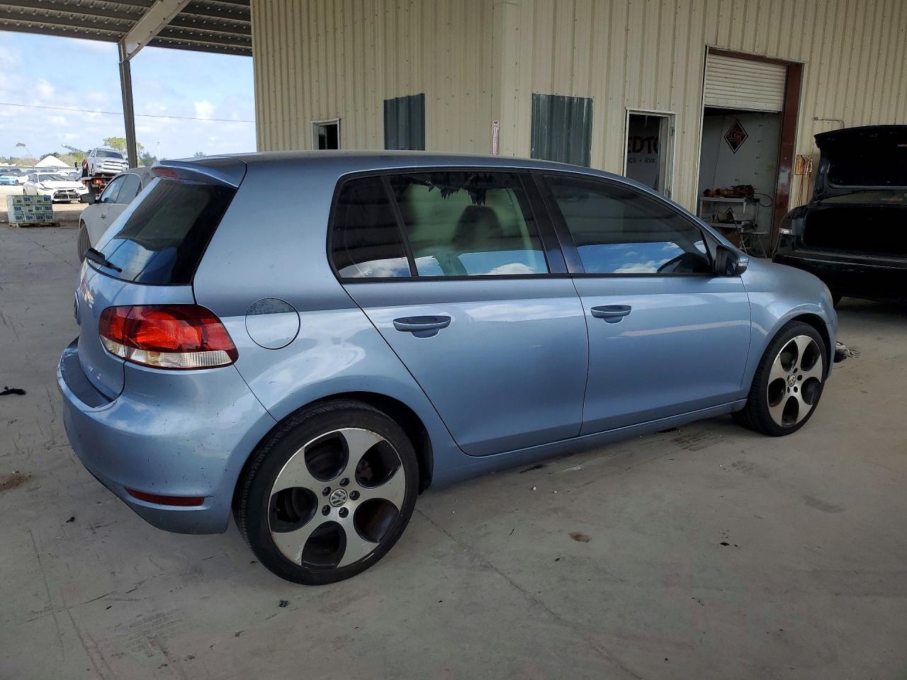 2011 VOLKSWAGEN GOLF