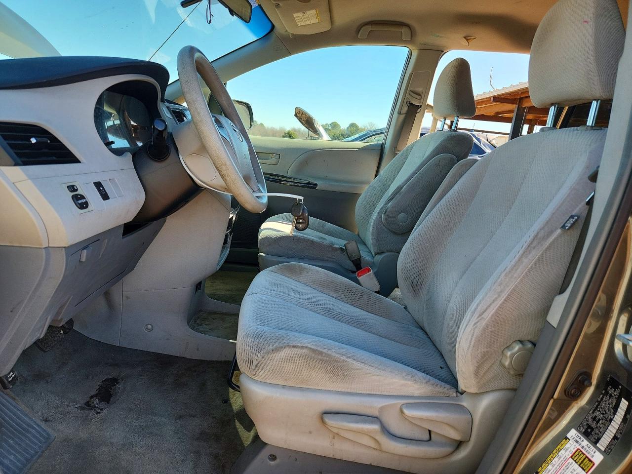 2012 TOYOTA SIENNA