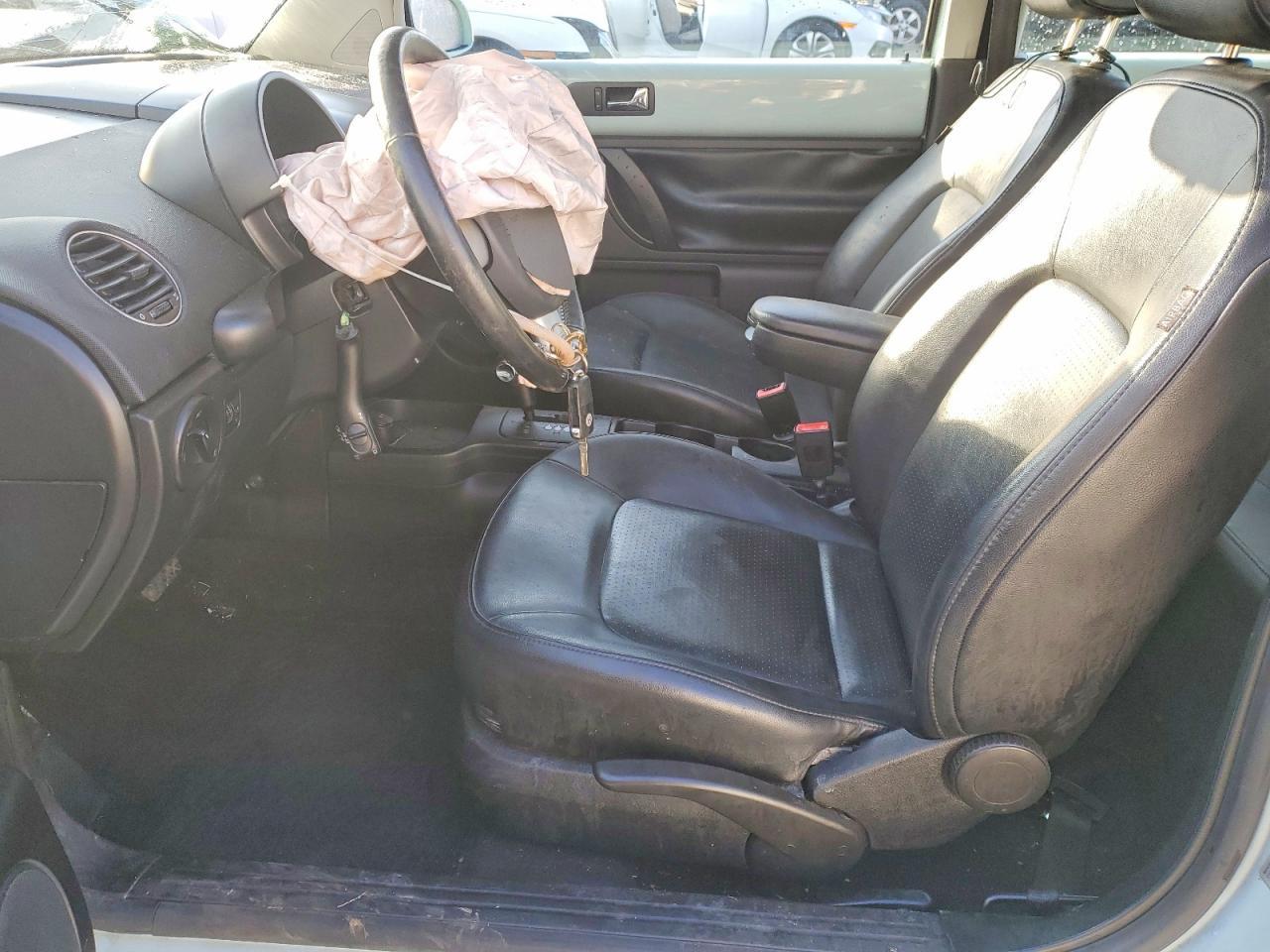 2010 VOLKSWAGEN Beetle