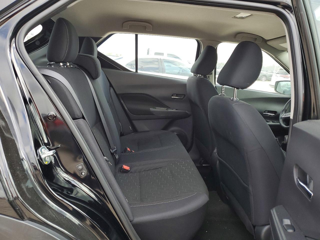 2024 NISSAN KICKS