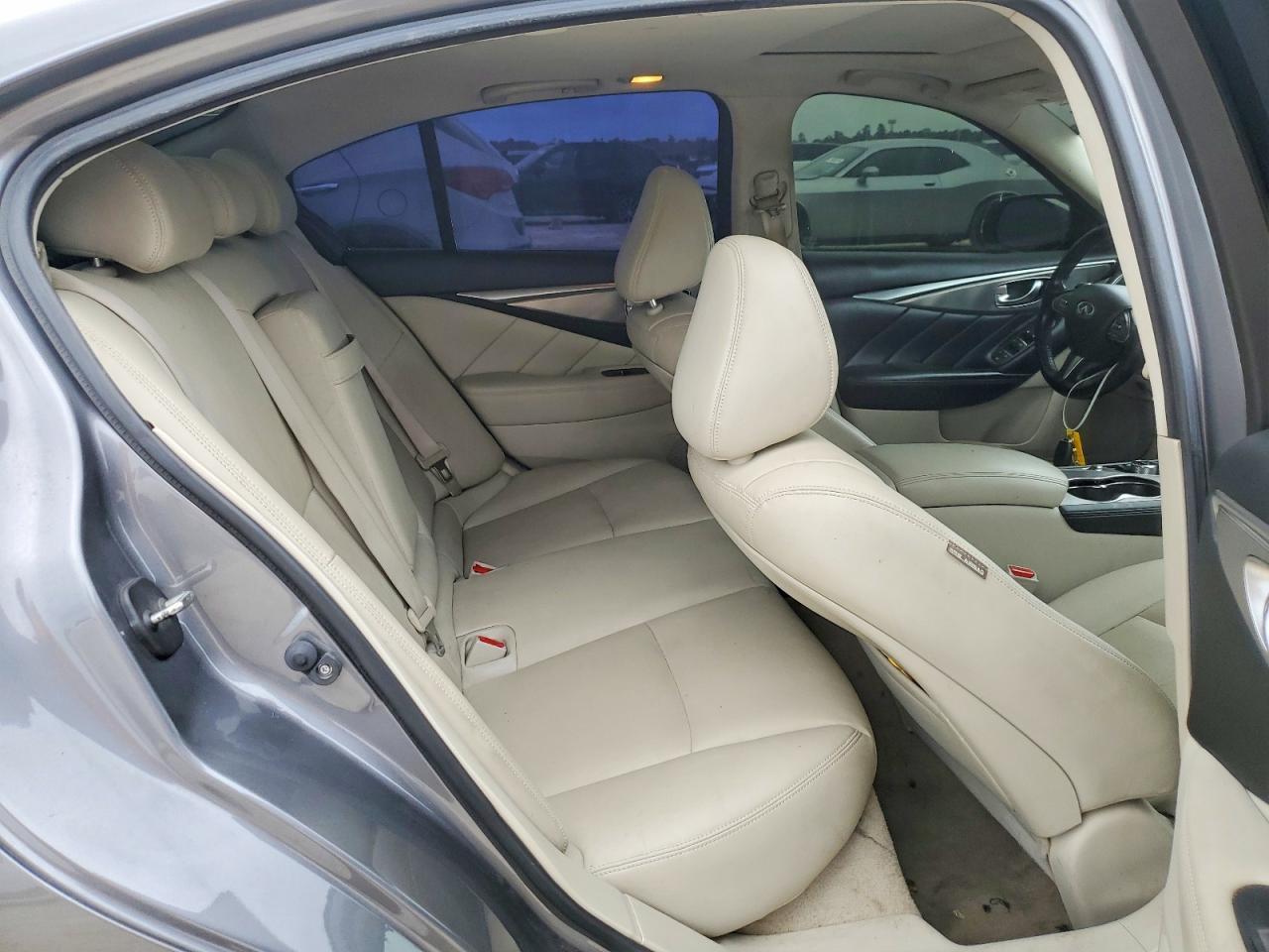 2015 INFINITI Q50
