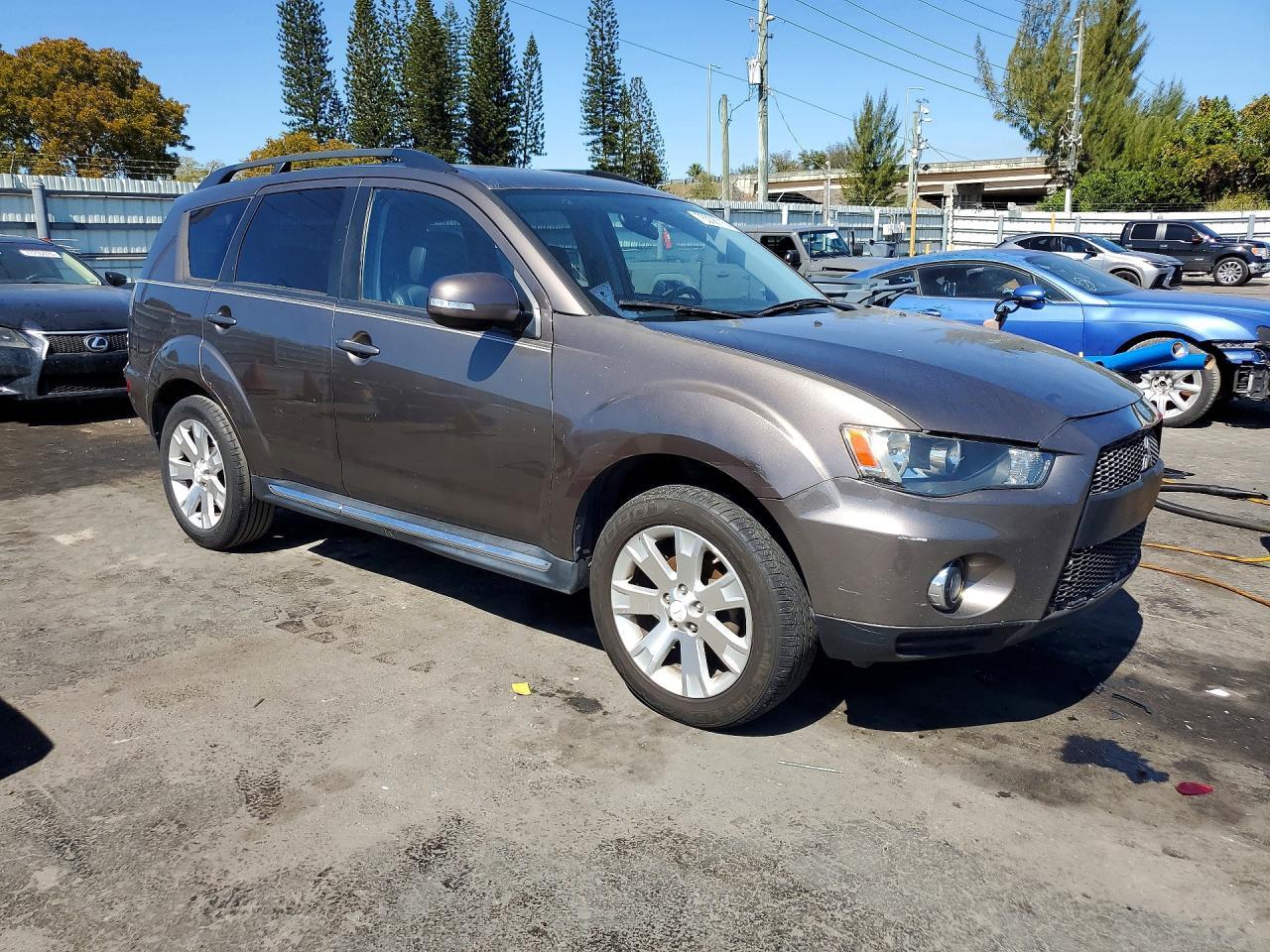 2010 MITSUBISHI outlander