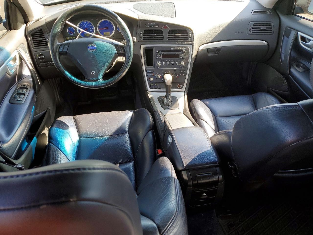 2005 VOLVO V70