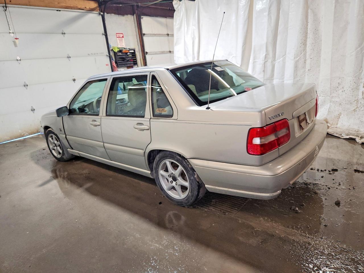 2000 VOLVO S70