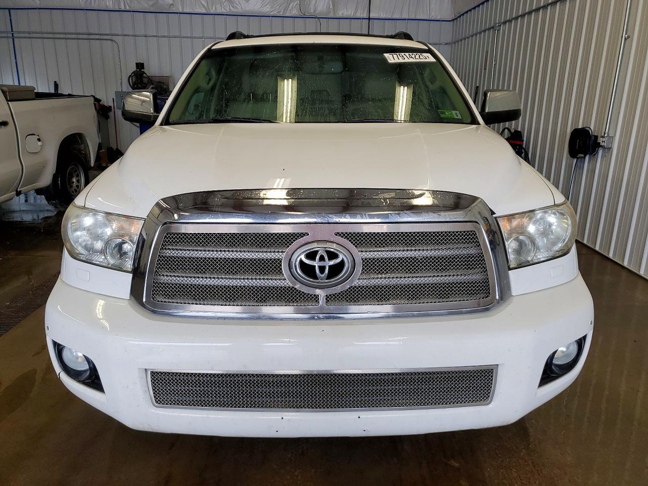 2011 TOYOTA Sequoia