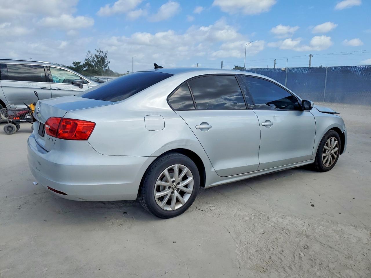2012 VOLKSWAGEN JETTA
