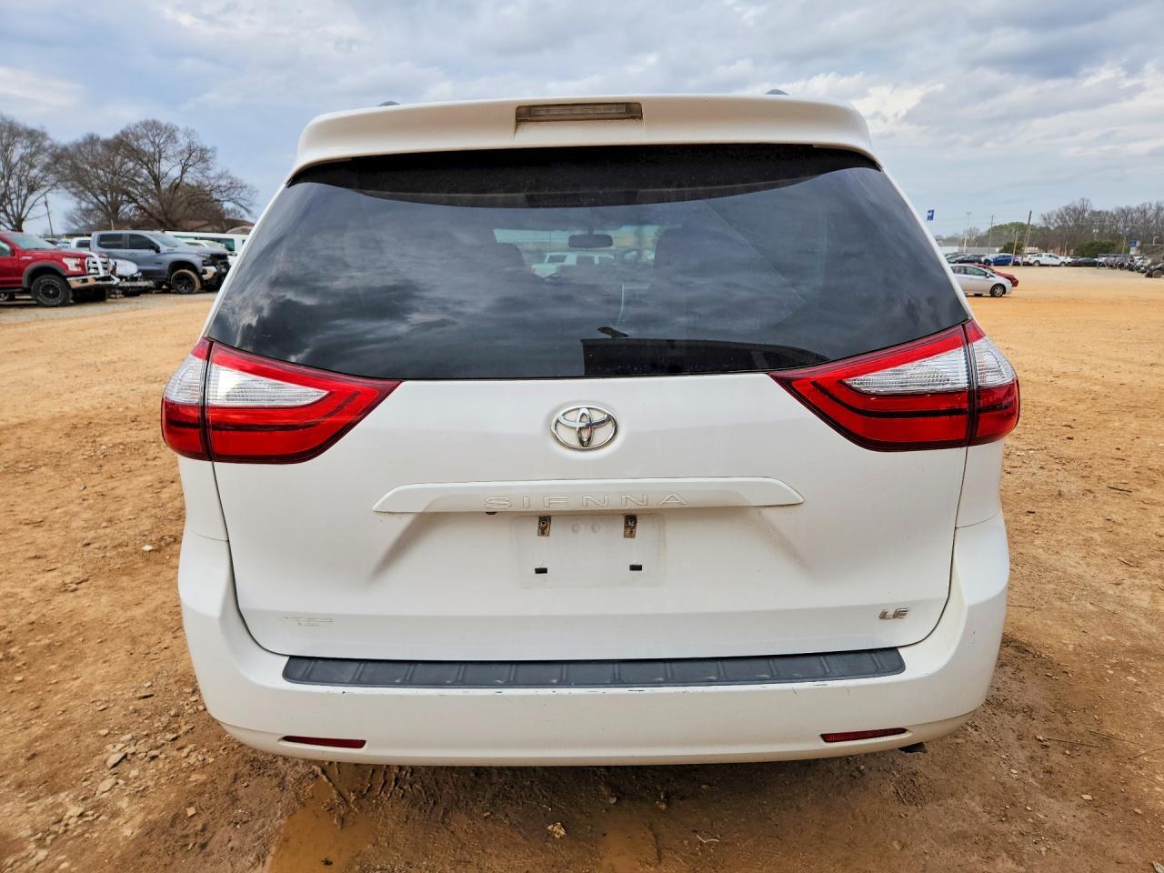 2016 TOYOTA SIENNA