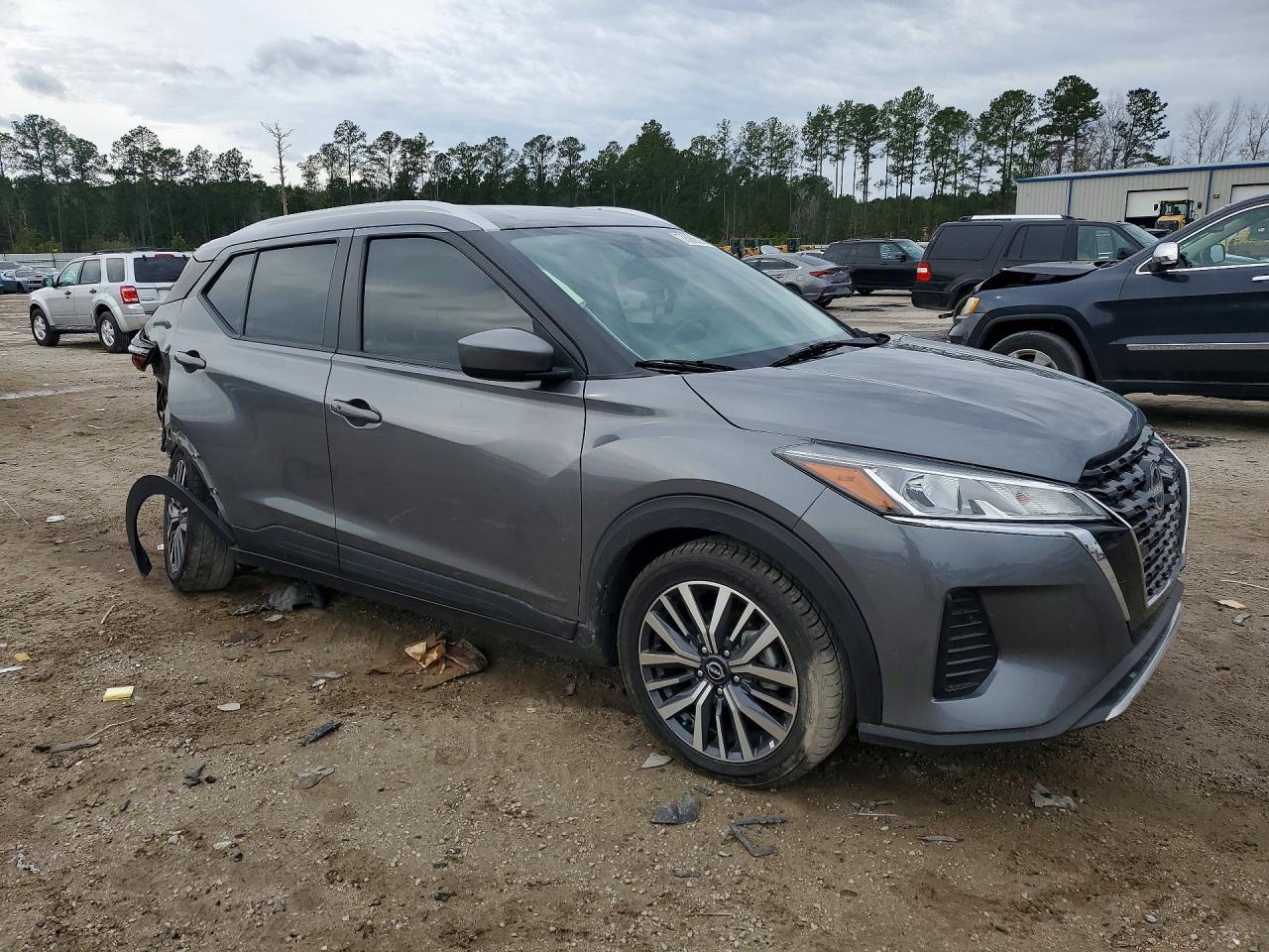 2023 NISSAN KICKS