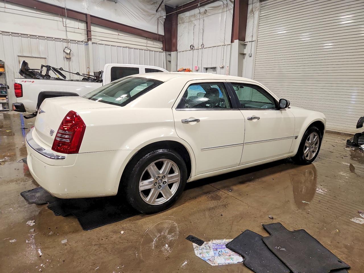 2005 CHRYSLER 300