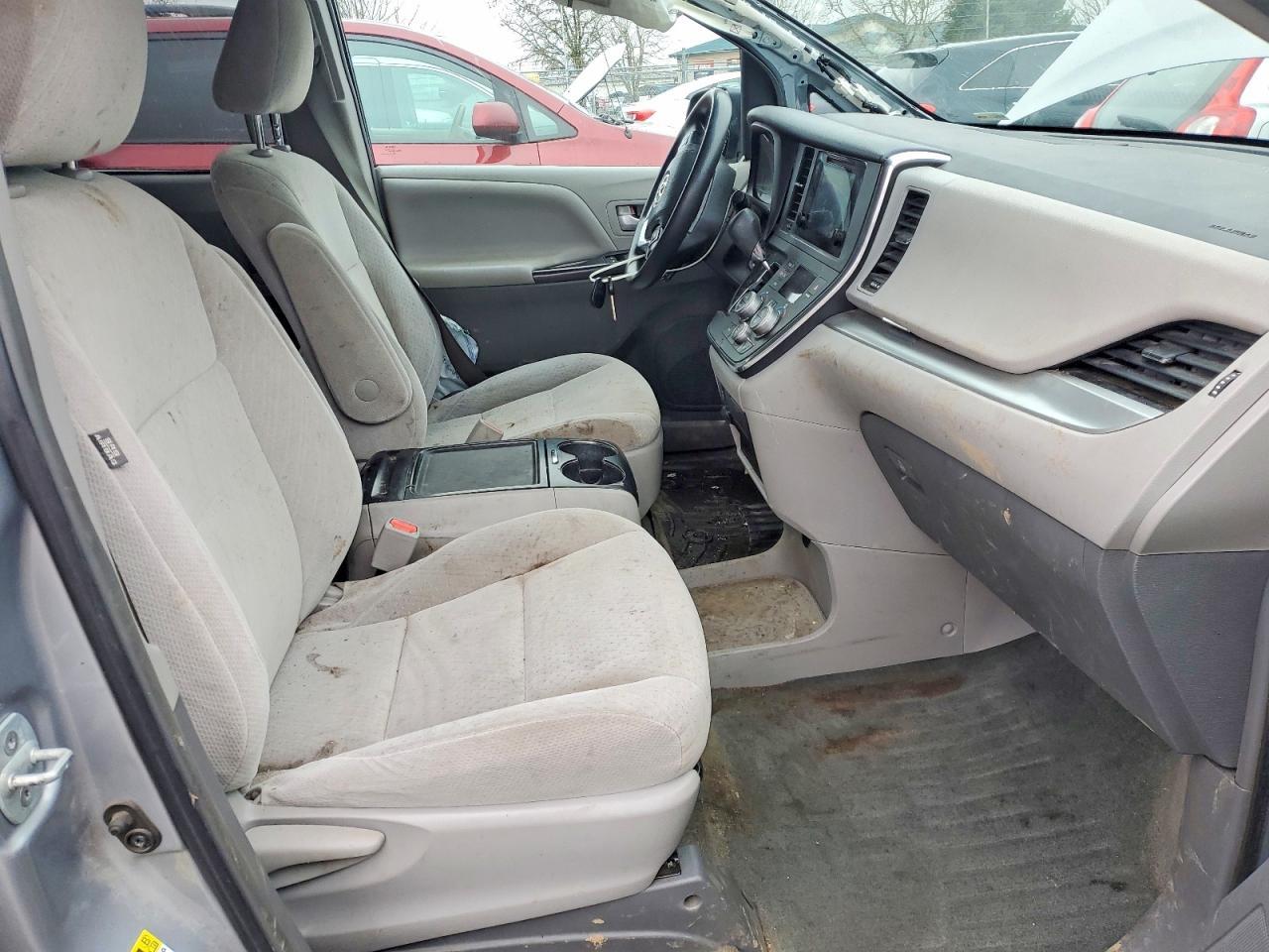 2016 TOYOTA SIENNA