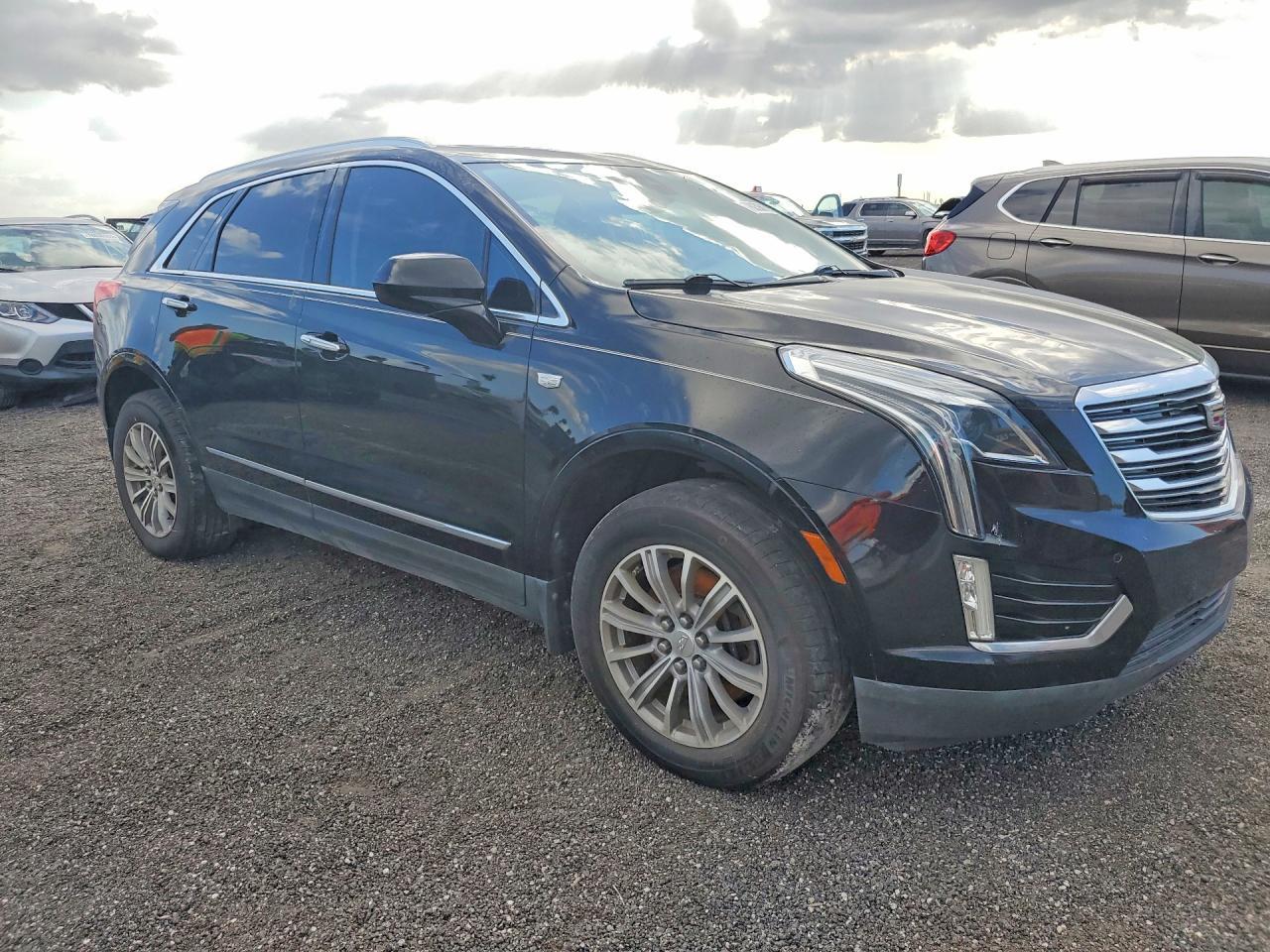 2017 CADILLAC XT5