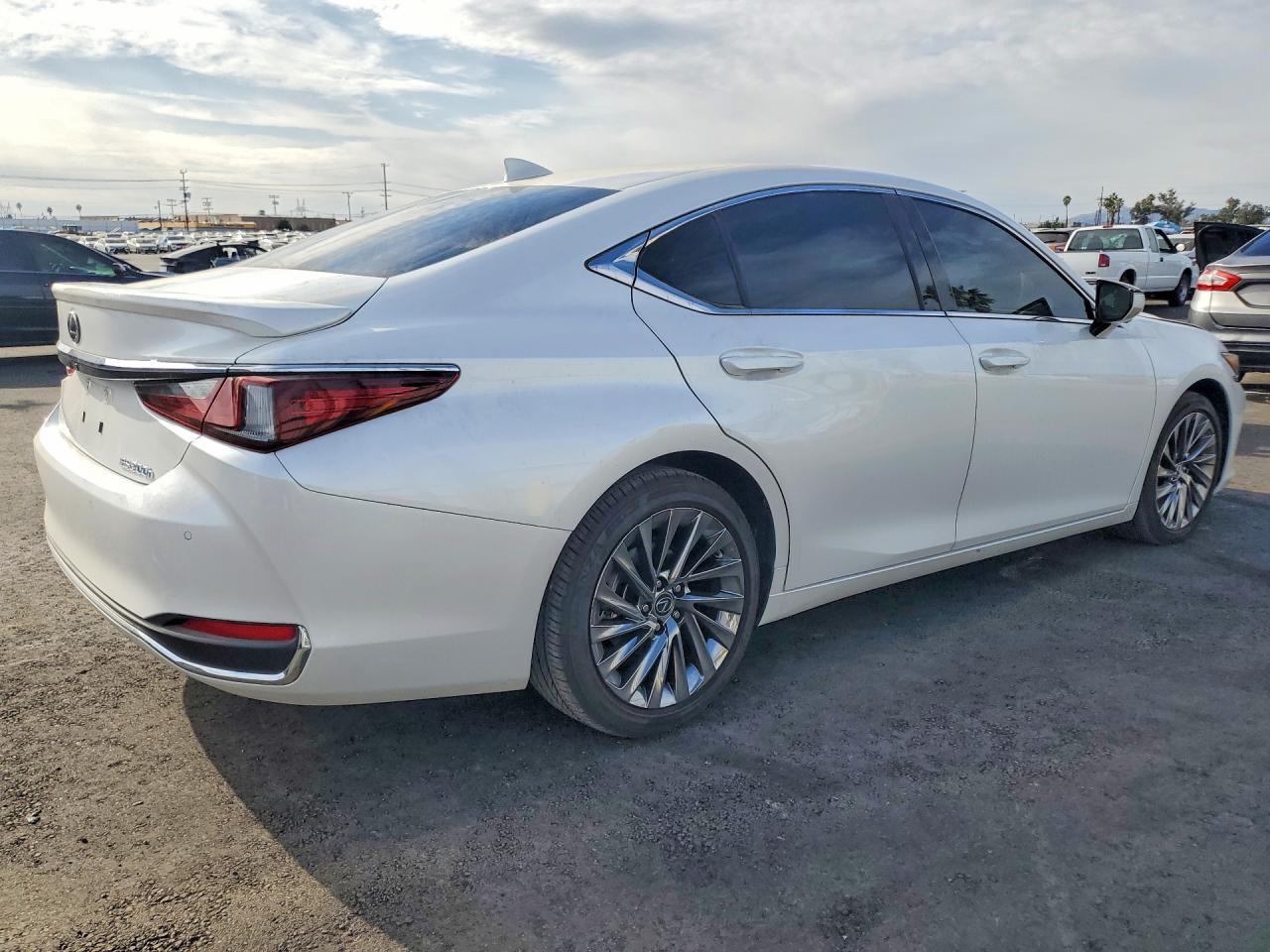 2025 LEXUS ES 300H