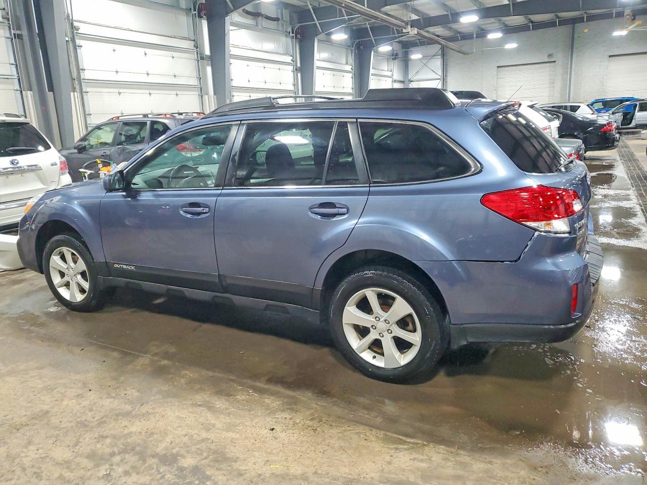 2013 SUBARU Outback