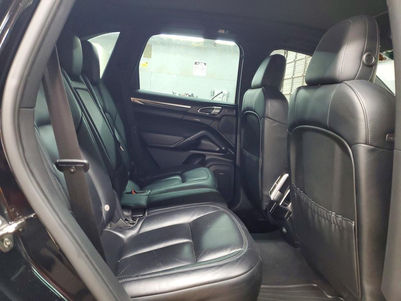 2016 PORSCHE CAYENNE