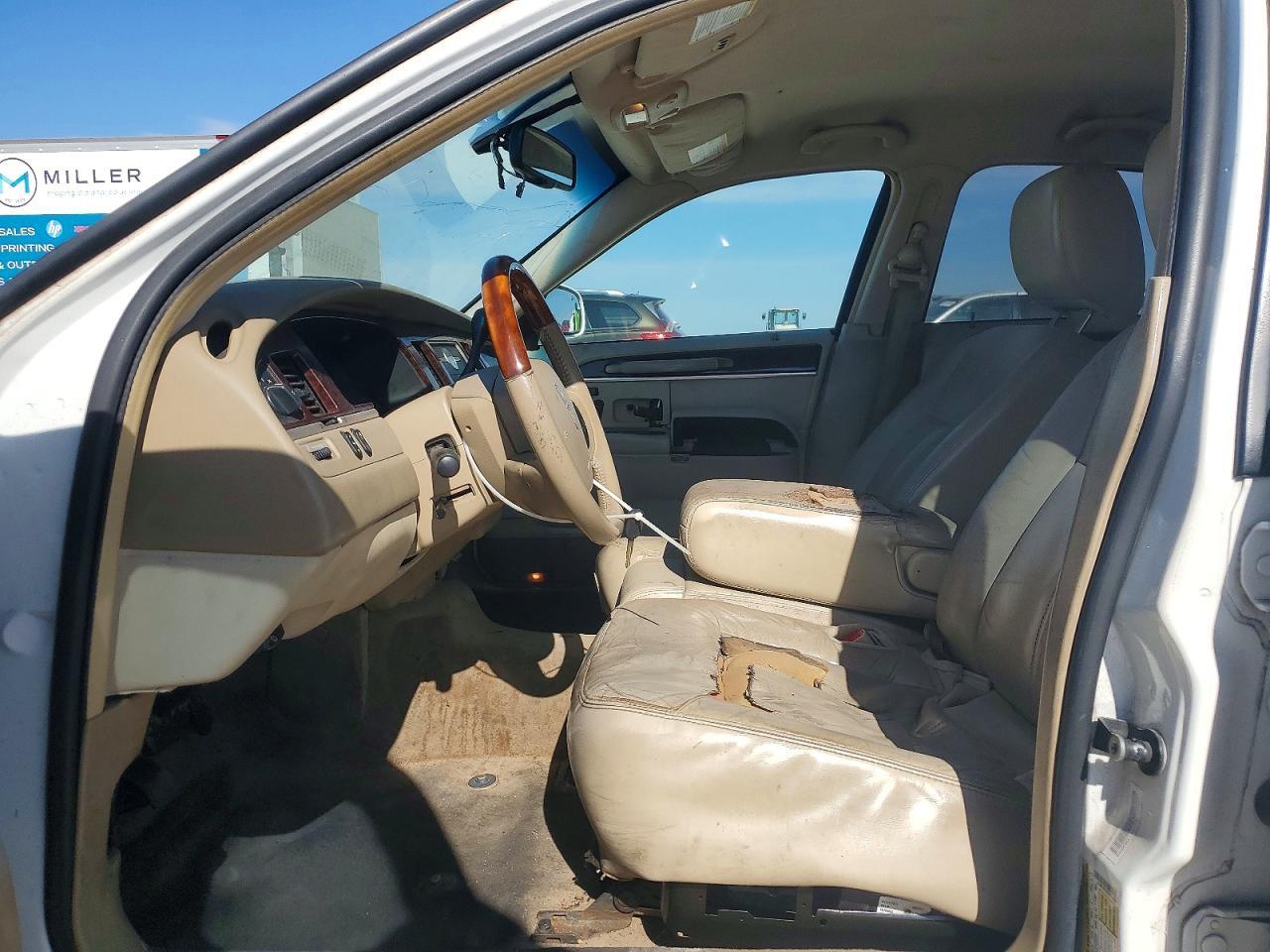 2011 LINCOLN Town Car