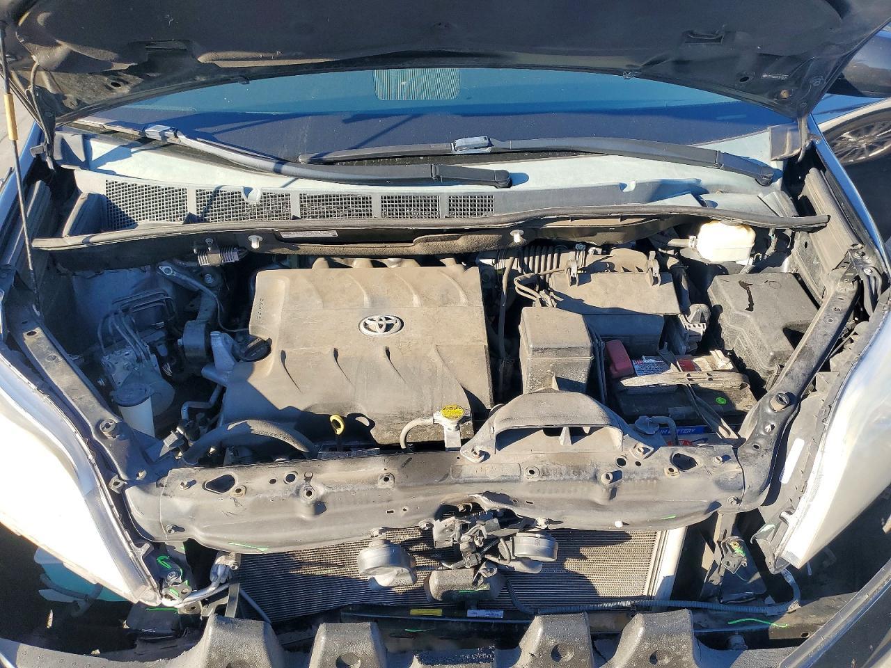 2014 TOYOTA SIENNA