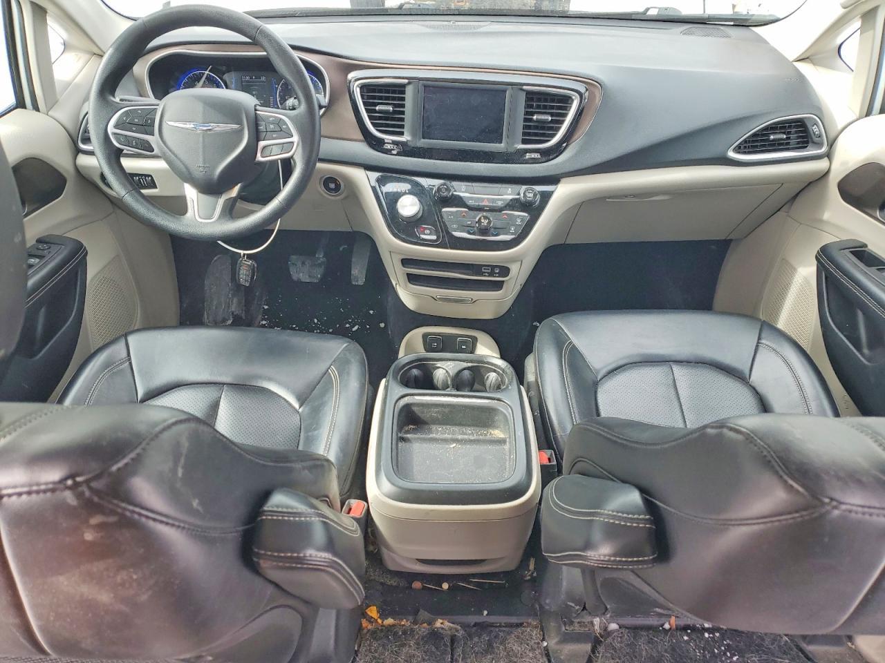 2020 CHRYSLER Voyager
