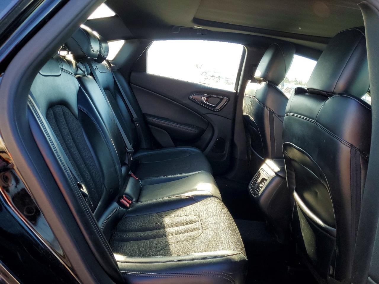2015 CHRYSLER 200