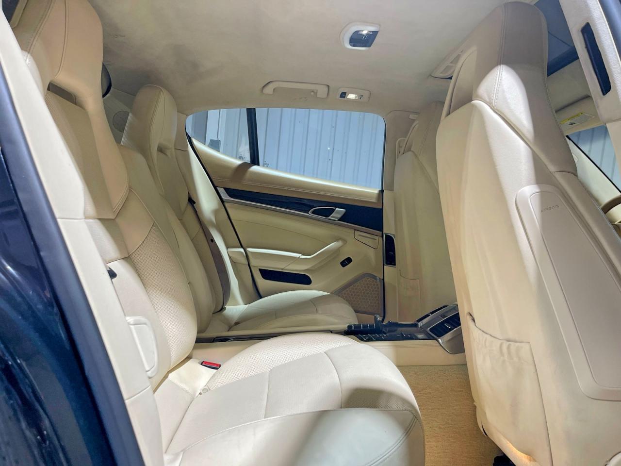 2010 PORSCHE Panamera