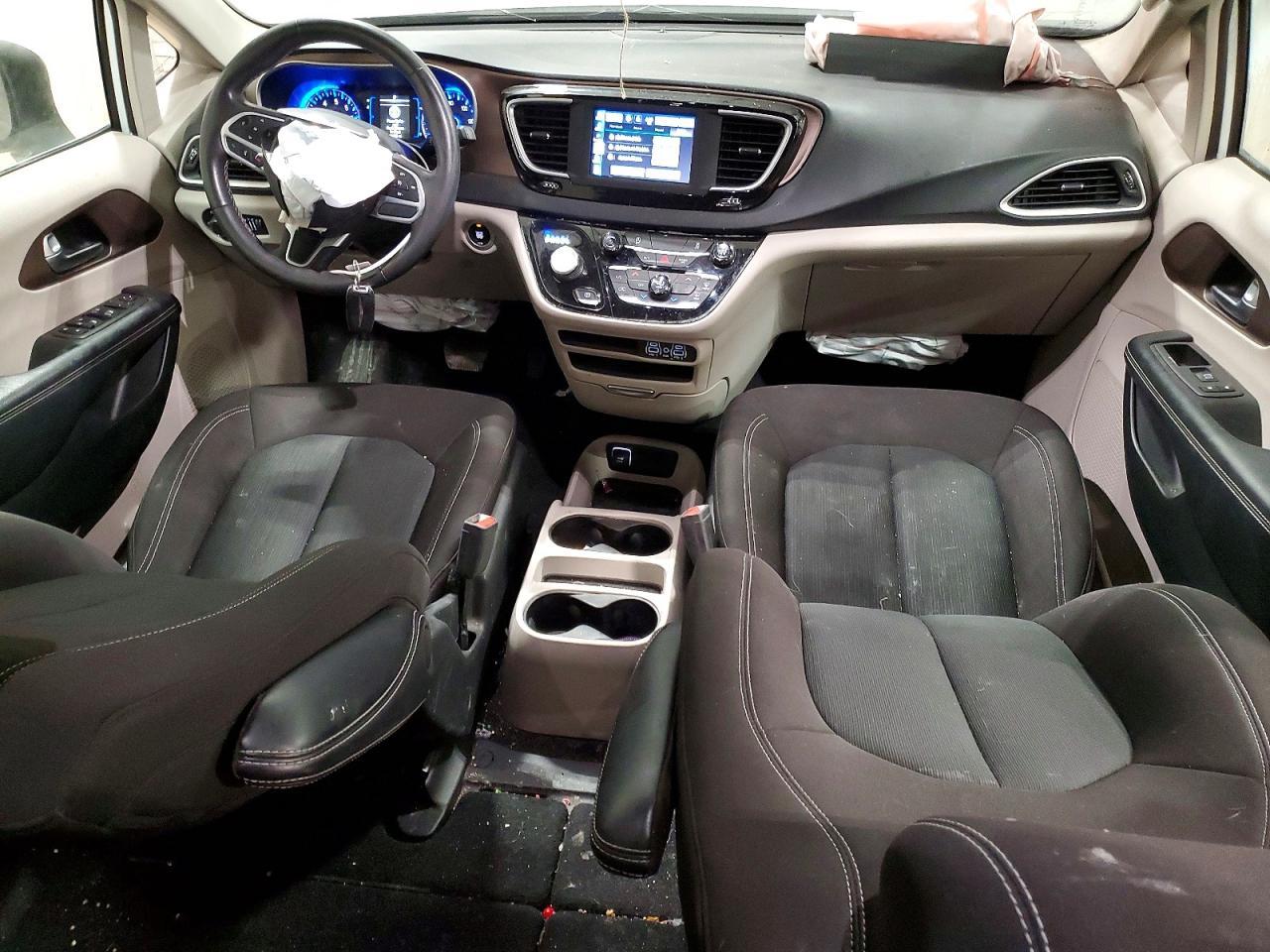 2022 CHRYSLER Voyager
