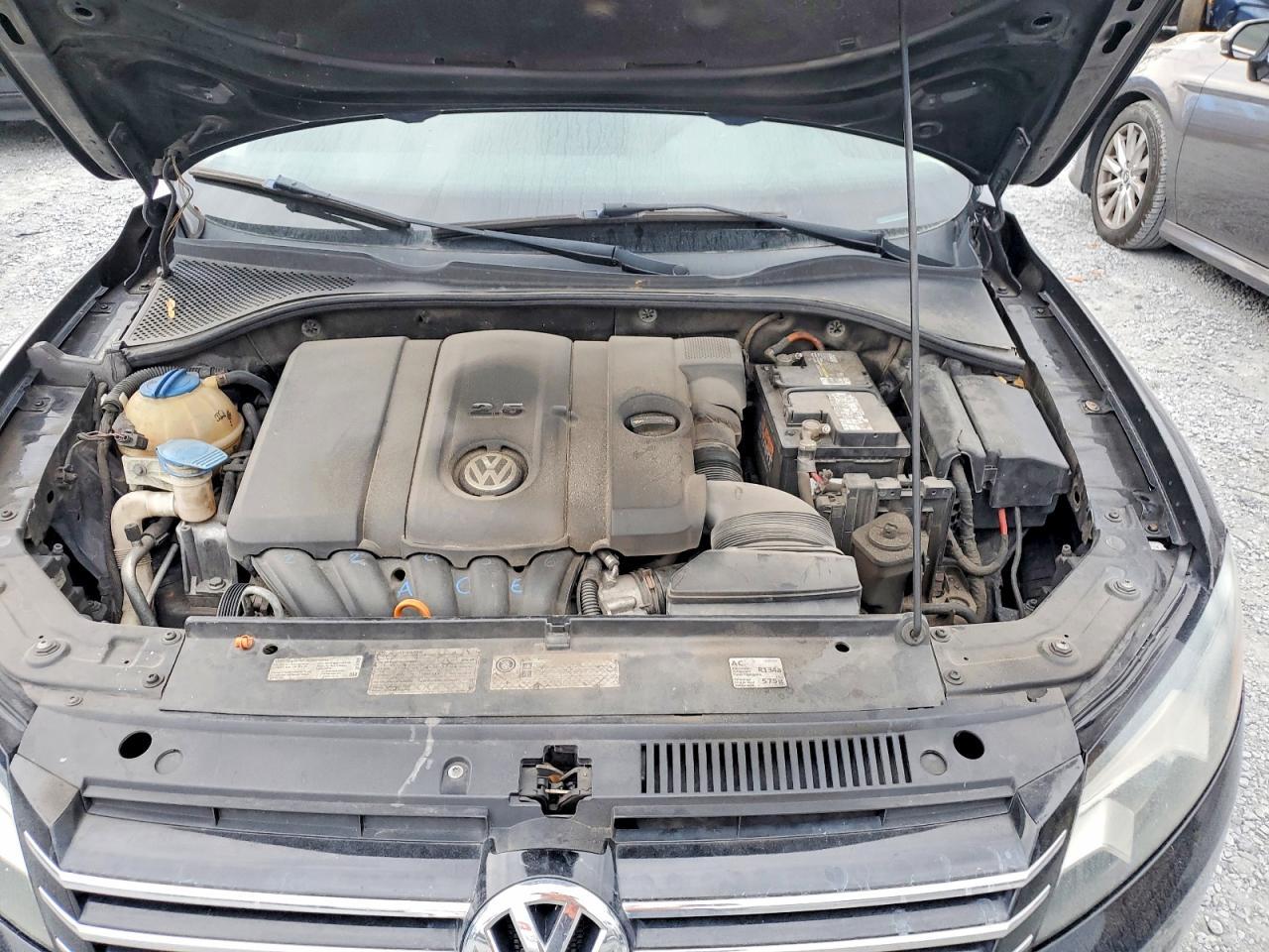 2012 VOLKSWAGEN Passat