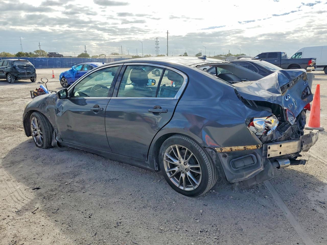 2011 INFINITI G37
