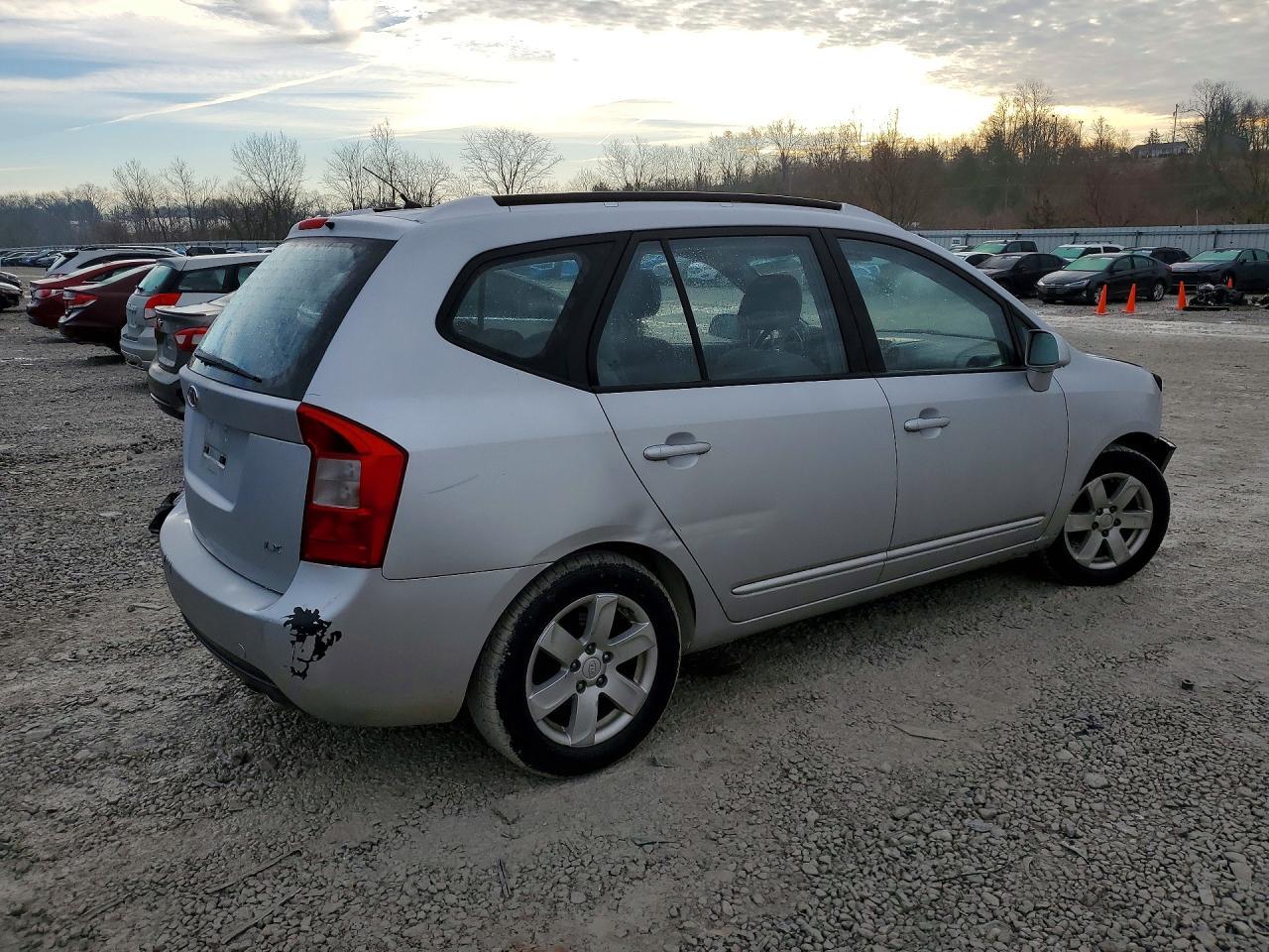 2007 KIA RONDO