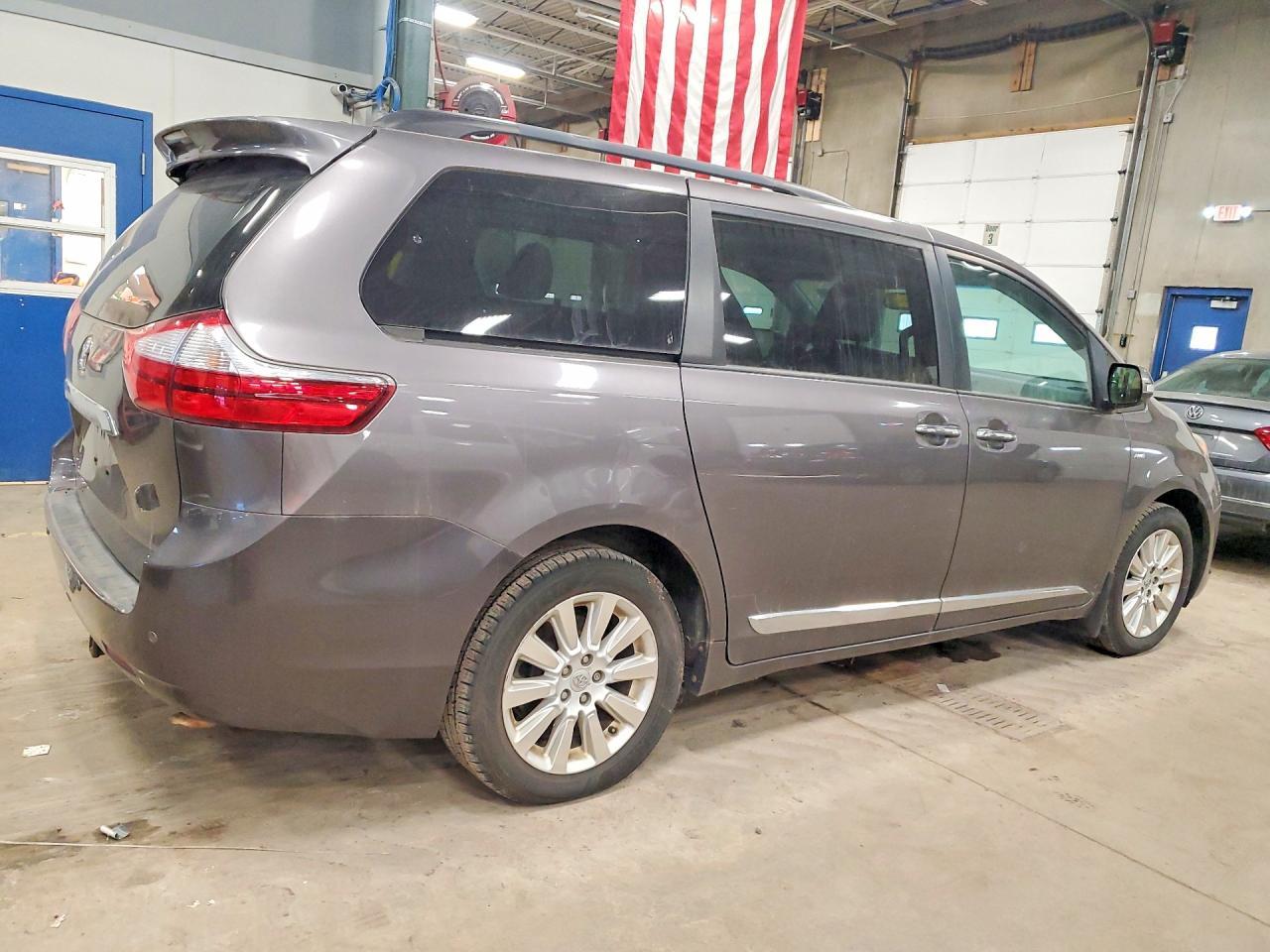 2016 TOYOTA SIENNA