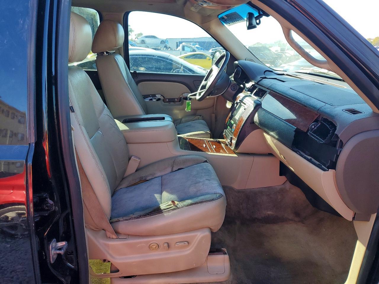 2013 CHEVROLET Suburban