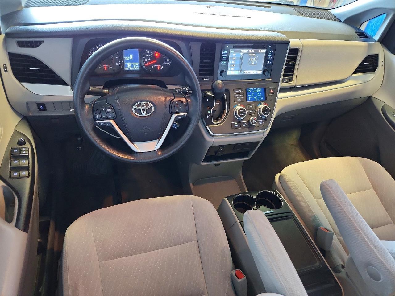 2017 TOYOTA SIENNA
