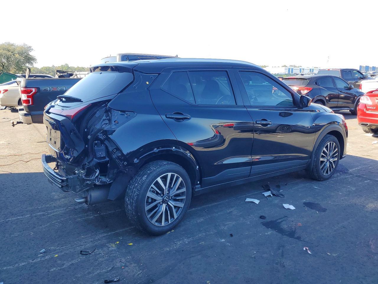 2024 NISSAN KICKS