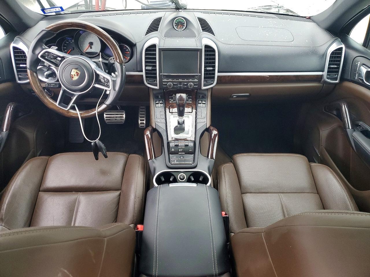 2016 PORSCHE CAYENNE