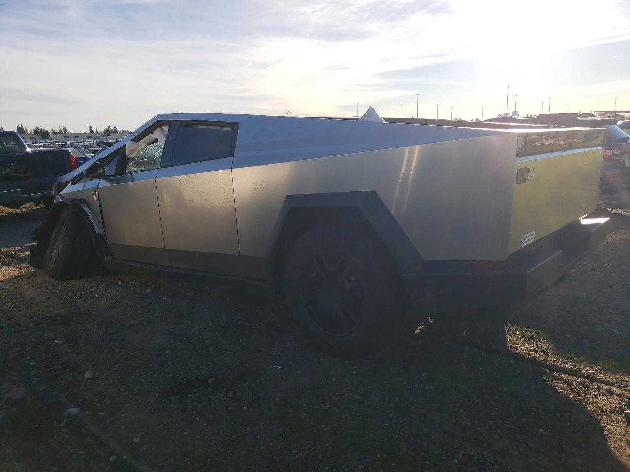 2024 TESLA Cybertruck