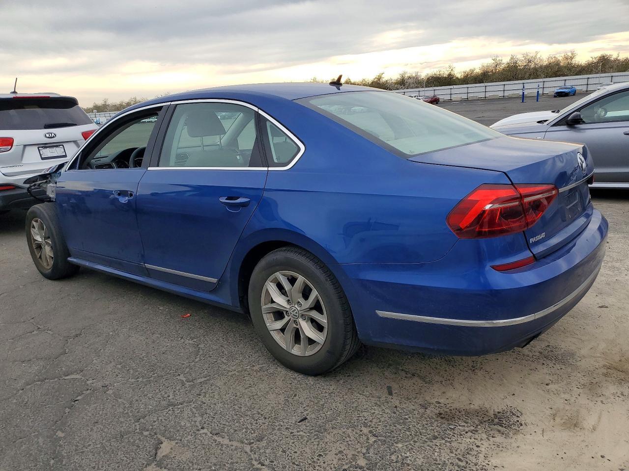 2017 VOLKSWAGEN Passat