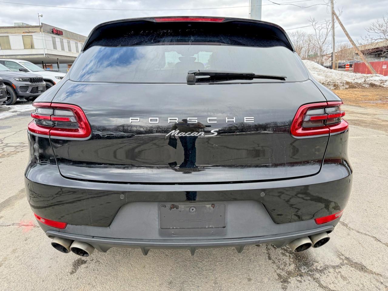 2017 PORSCHE Macan