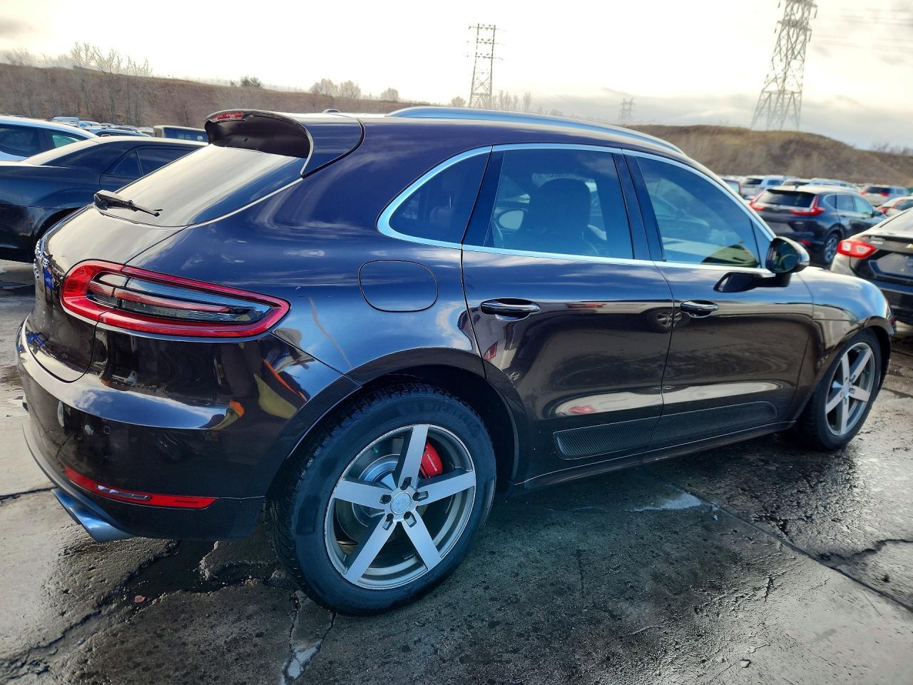 2016 PORSCHE Macan