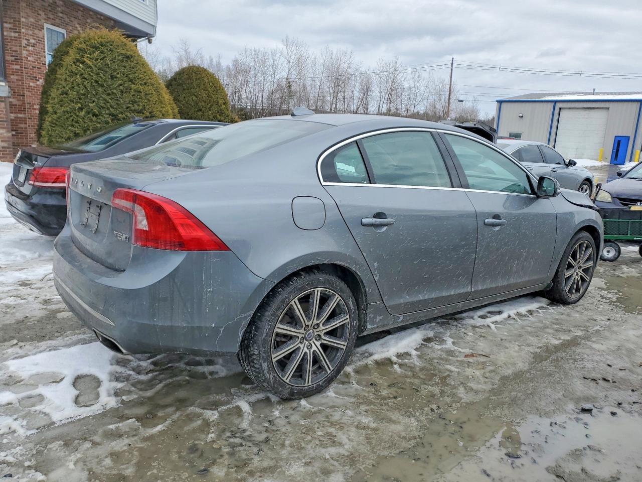 2018 VOLVO S60
