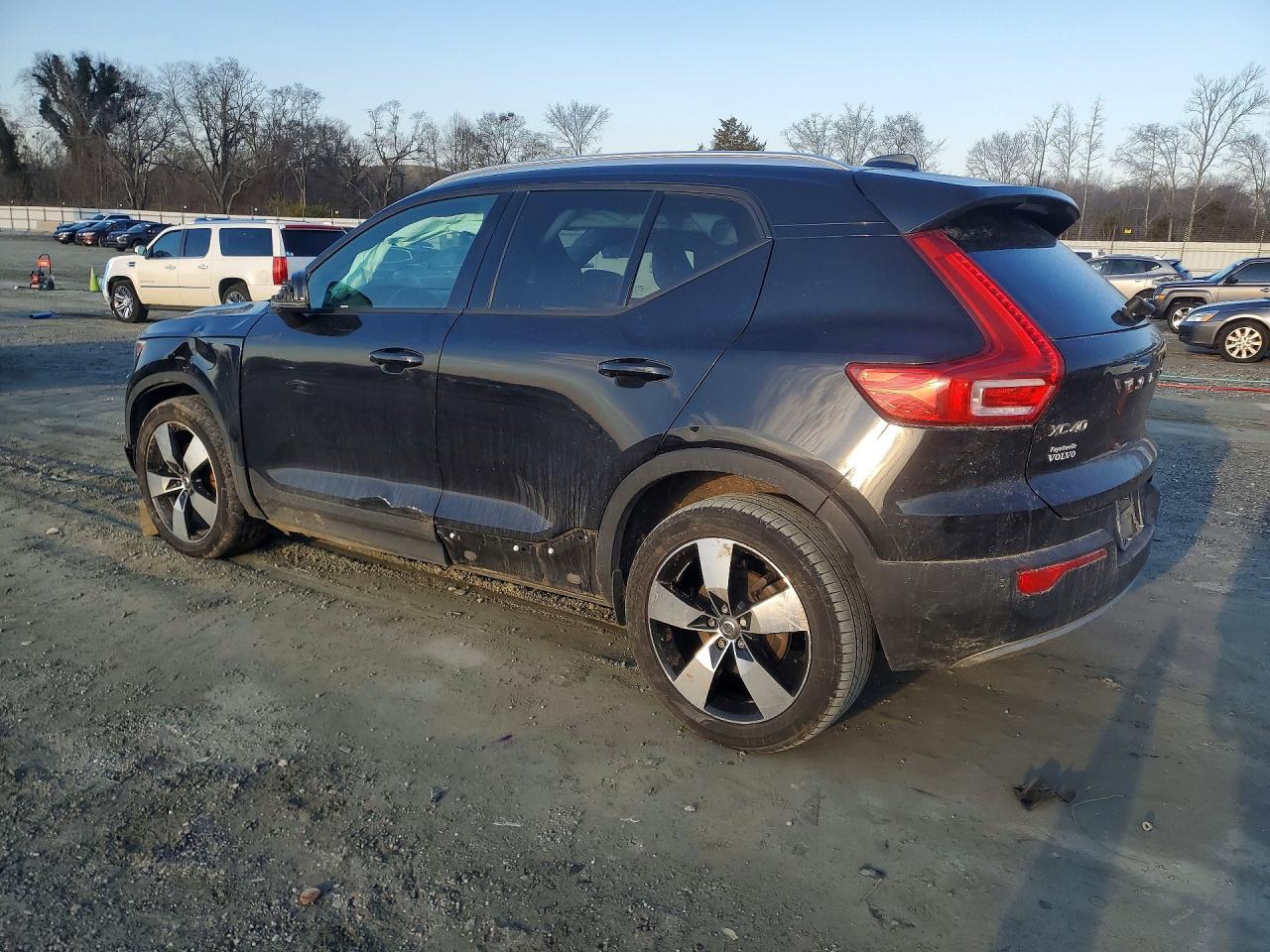 2020 VOLVO XC40