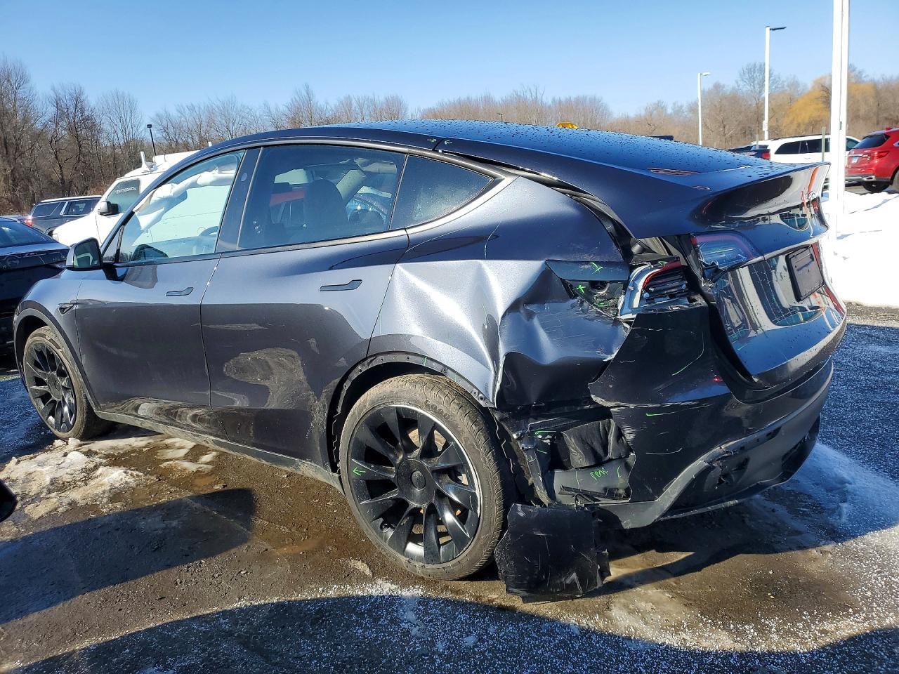 2024 TESLA MODEL Y