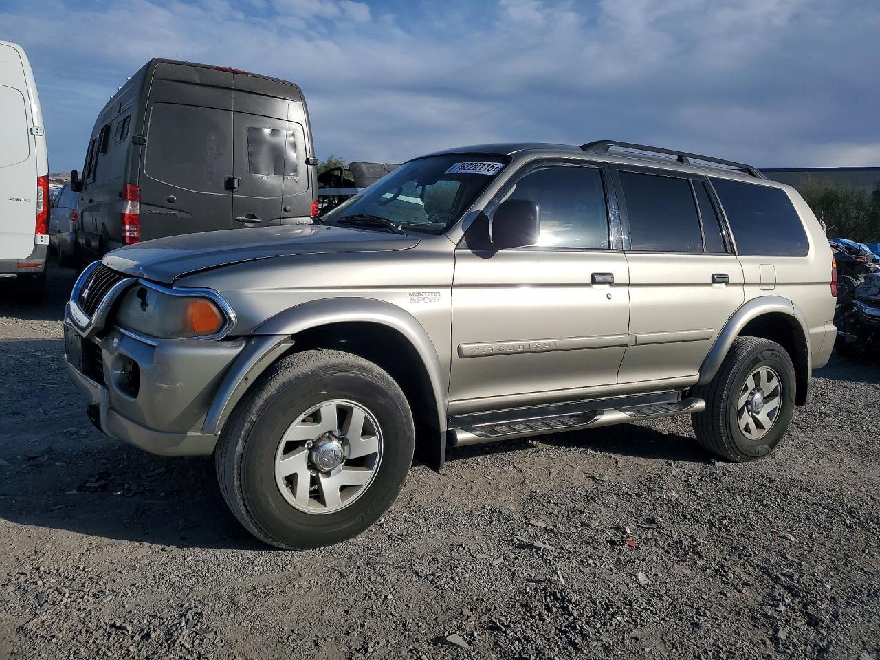 2003 MITSUBISHI Montero