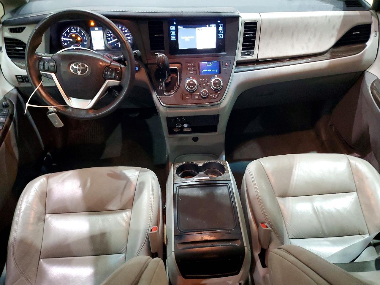 2017 TOYOTA SIENNA