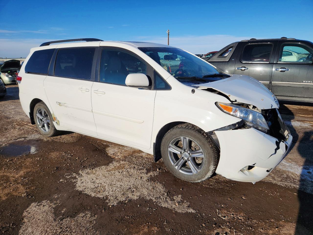 2014 TOYOTA SIENNA