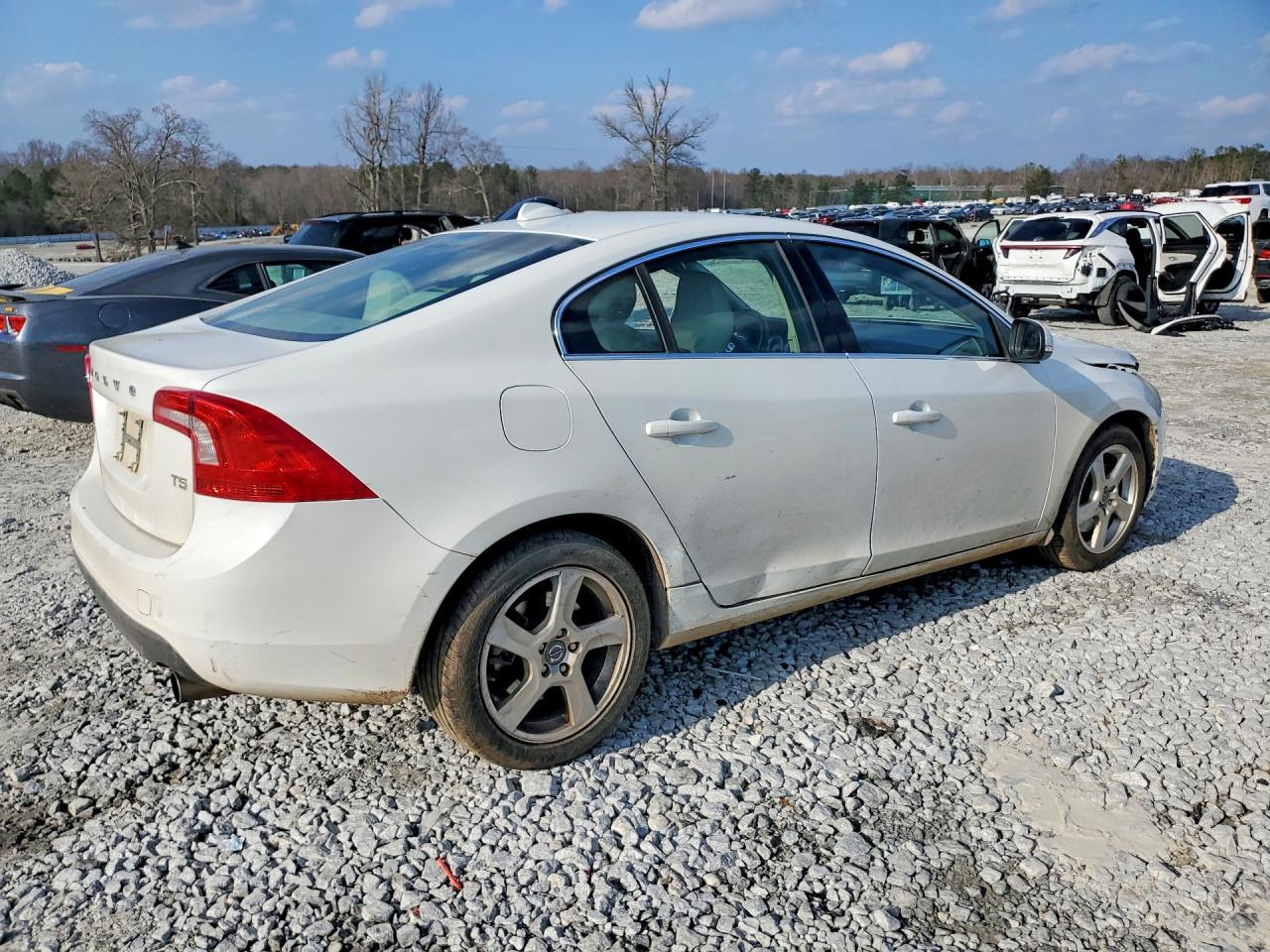 2013 VOLVO S60